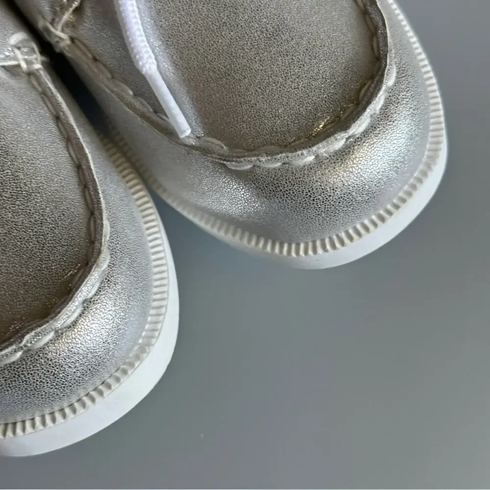Gymboree  Little Girl’s Size 13 Silver Canvas Shoes Tennis Flat Sneakers…